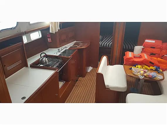 Oceanis 473 in Sicily / Furnari / Marina Portorosa - Photo 3