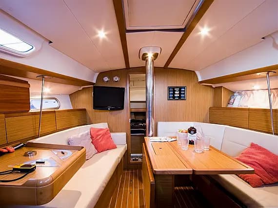 Sun Odyssey 39i in Gdansk / Przystan Cesarska - Photo 3