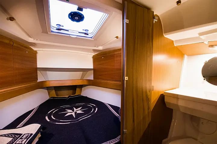 Sun Odyssey 39i in Gdansk / Przystan Cesarska - Photo 5