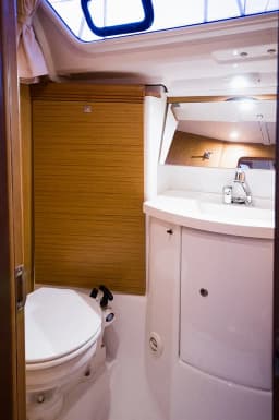 Sun Odyssey 39i in Gdansk / Przystan Cesarska thumbnail 5