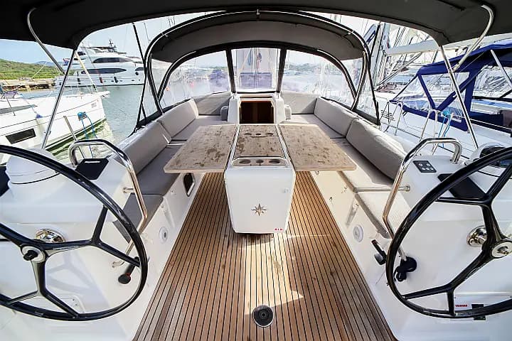 Jeanneau 54 in Sardinia / Olbia / Marina di Olbia - Photo 5