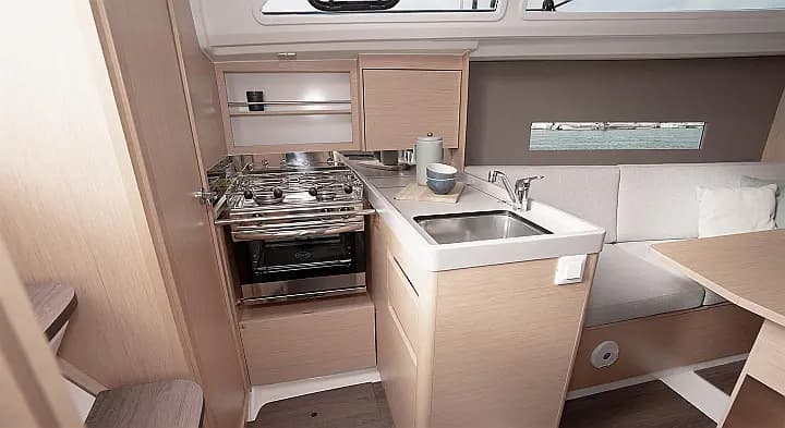 Oceanis 30.1 in Arzon / Port du Crouesty - Photo 5