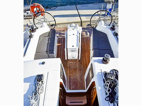 Sun Odyssey 410 in Kavala - Photo 2