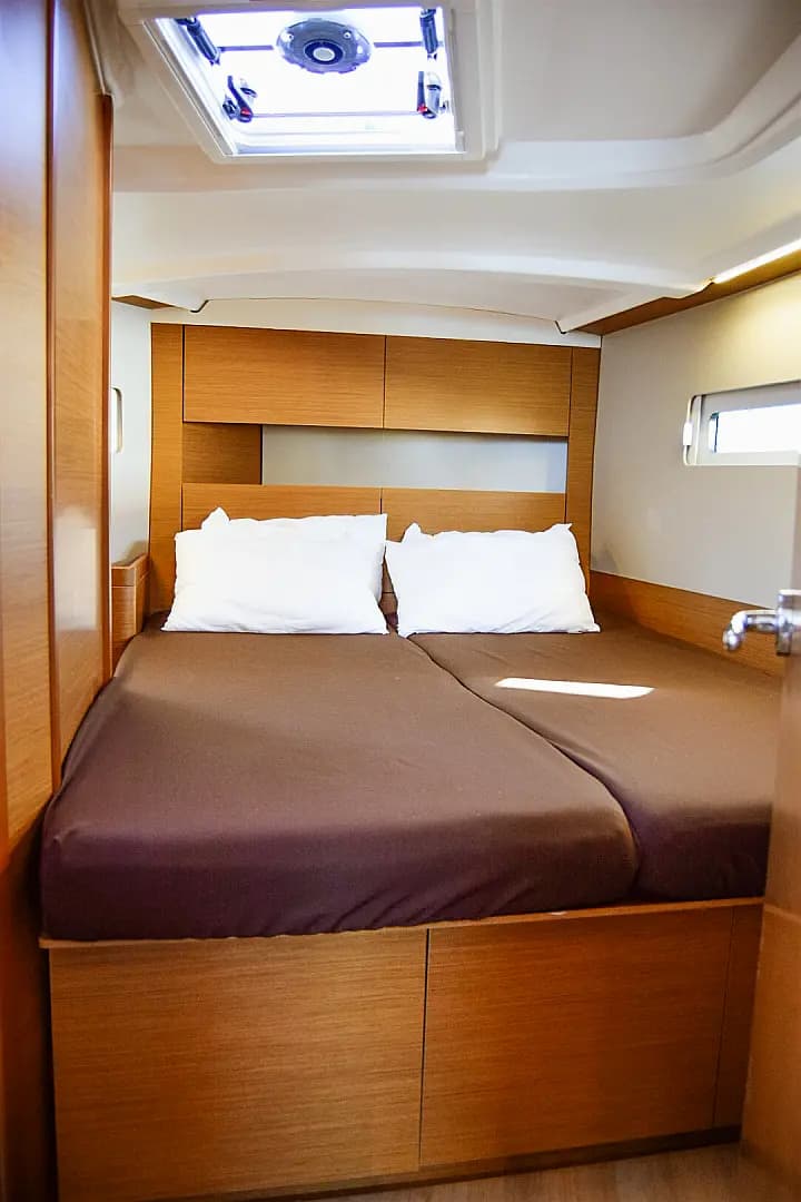 Sun Odyssey 410 in Kavala - Photo 4