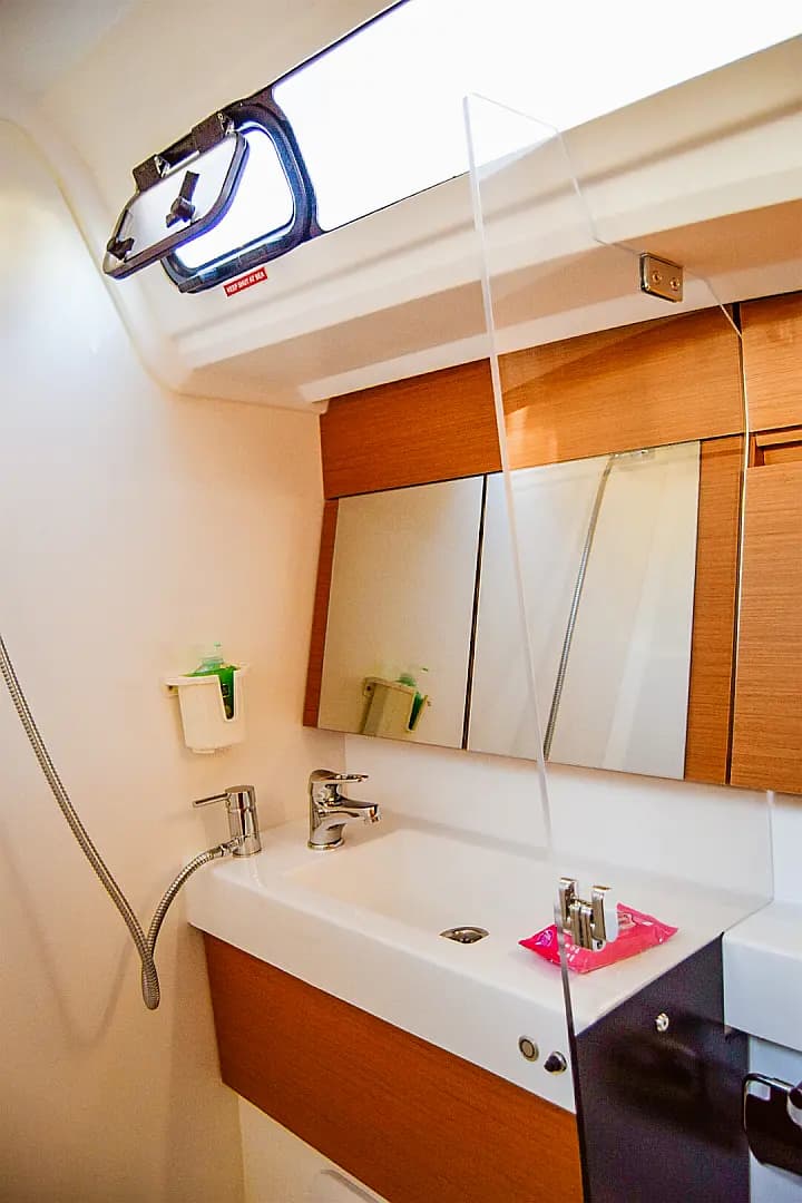 Sun Odyssey 410 in Kavala - Photo 5