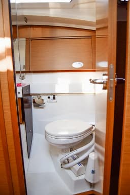 Sun Odyssey 410 in Kavala thumbnail 5