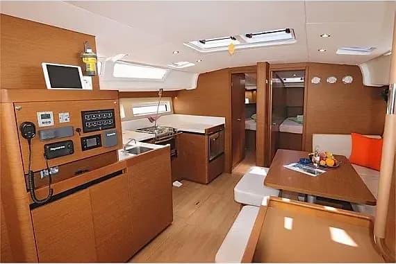 Sun Odyssey 490 in Athens / Alimos Marina - Photo 3