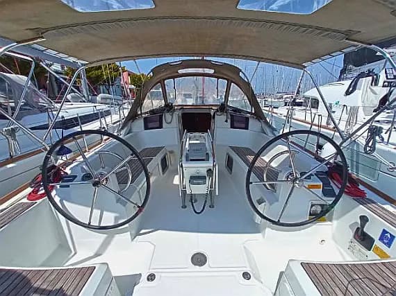 Sun Odyssey 379 in Lefkada / D-Marin Marina Lefkas - Photo 1
