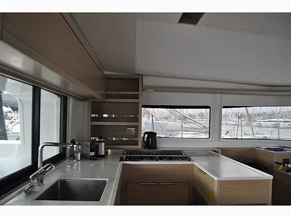 Lagoon 46 in Athens / Alimos Marina - Photo 3