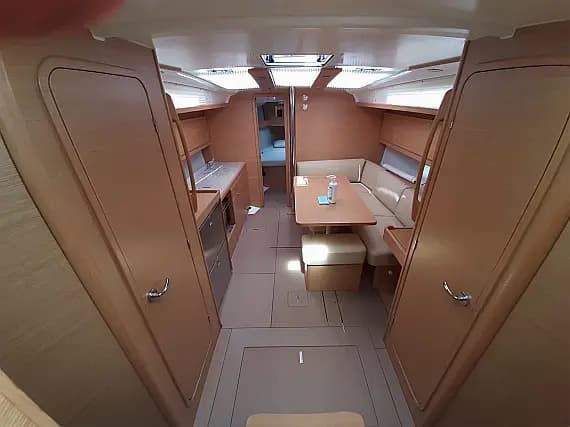 Dufour 390 Grand Large in Sicily / Furnari / Marina Portorosa - Photo 3