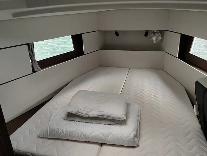 Oceanis 38.1 in Dubrovnik / ACI Marina Dubrovnik - Photo 4