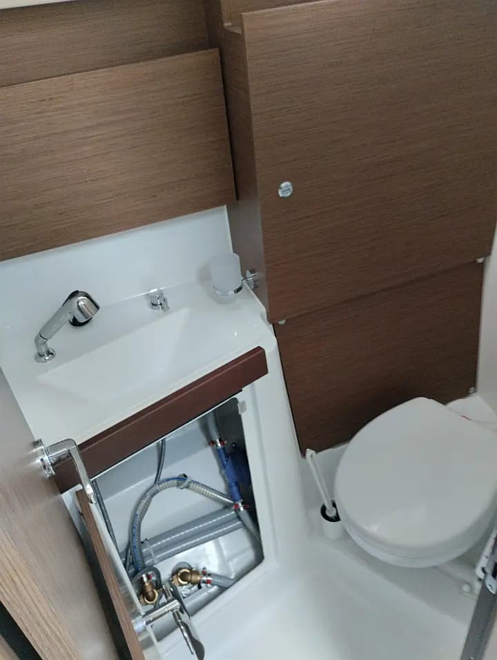 Oceanis 38.1 in Dubrovnik / ACI Marina Dubrovnik - Photo 5