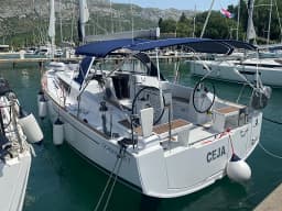 Oceanis 38.1 in Dubrovnik / ACI Marina Dubrovnik thumbnail 8