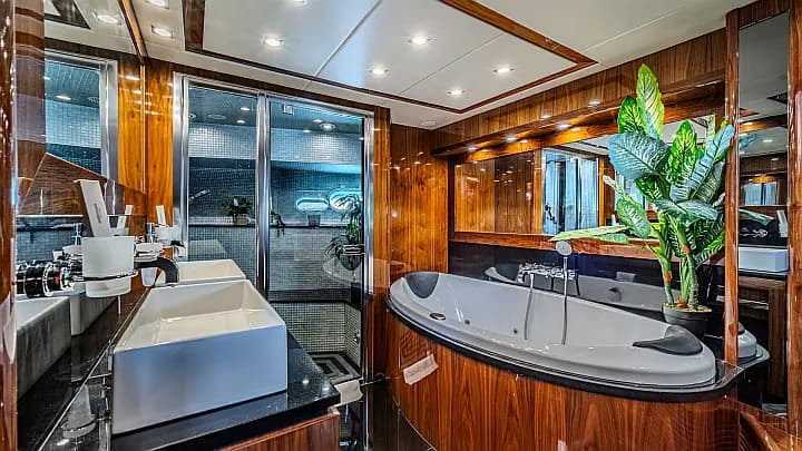 Sunseeker Yacht 34M in Trogir / ACI Marina Trogir - Photo 4