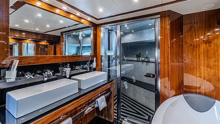 Sunseeker Yacht 34M in Trogir / ACI Marina Trogir - Photo 5