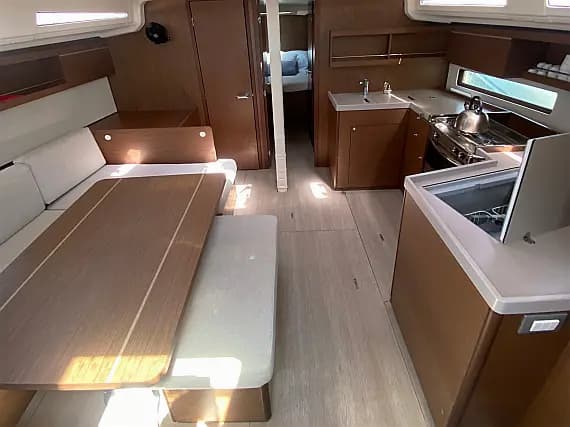 Oceanis 40.1 in Lefkada / D-Marin Marina Lefkas - Photo 3