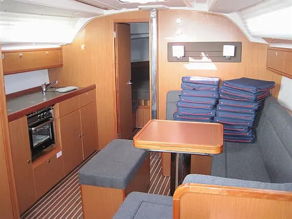 Bavaria Cruiser 41 in Sicily / Capo d'Orlando Marina - Photo 3