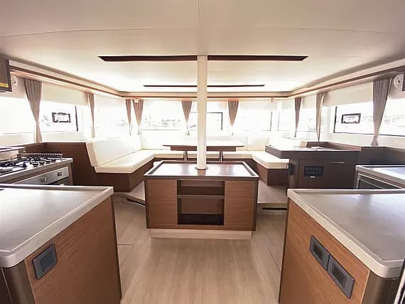Lagoon 50 in Sicily / Furnari / Marina Portorosa - Photo 3
