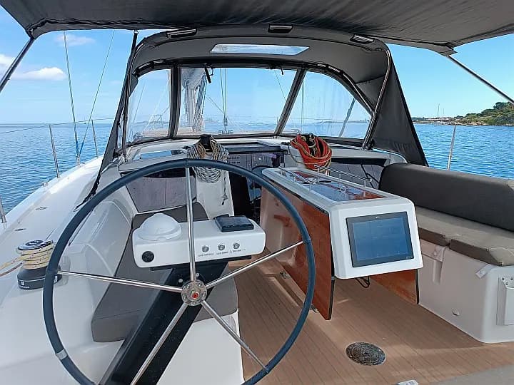 Dufour 390 Grand Large in Sardinia / Portisco / Marina di Portisco - Photo 4
