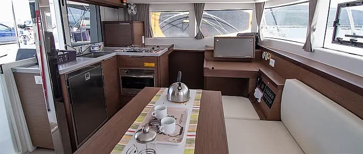 Lagoon 40 in Lefkada / Port of Lefkas - Photo 3
