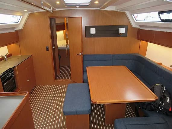 Bavaria Cruiser 46 in Göteborg City Marina - Photo 3