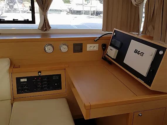 Lagoon 400 S2 in Sicily / Furnari / Marina Portorosa - Photo 3