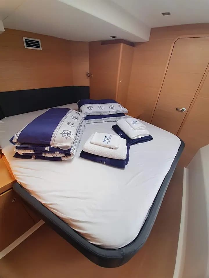 Dufour Catamaran 48 in Salerno / Marina d'Arechi - Photo 5