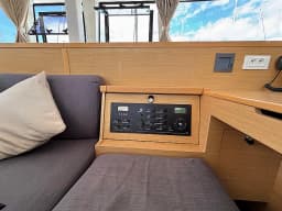 Lagoon 400 S2 in Piombino / Marina Arcipelago Toscano thumbnail 9
