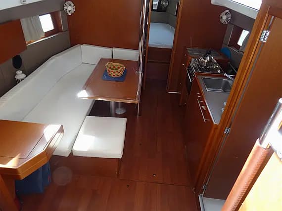 Oceanis 38 in Athens / Alimos Marina - Photo 2