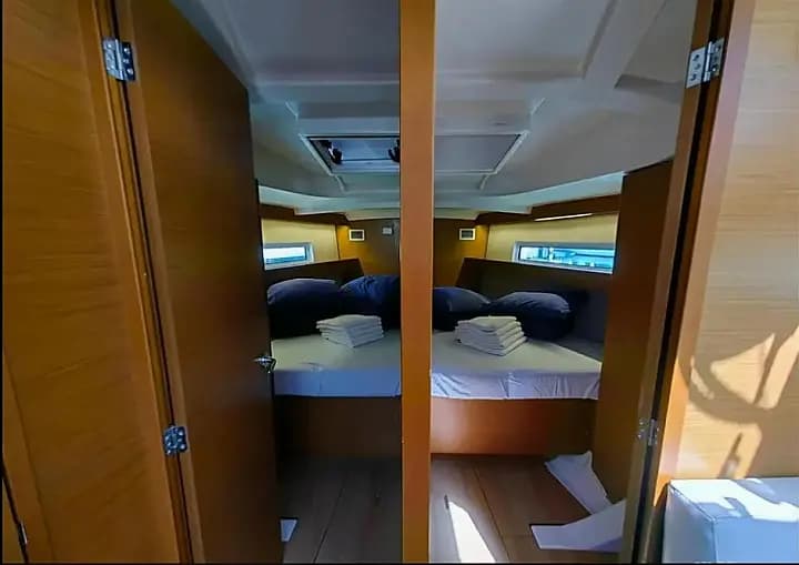 Sun Odyssey 440 in Athens / Alimos Marina - Photo 4