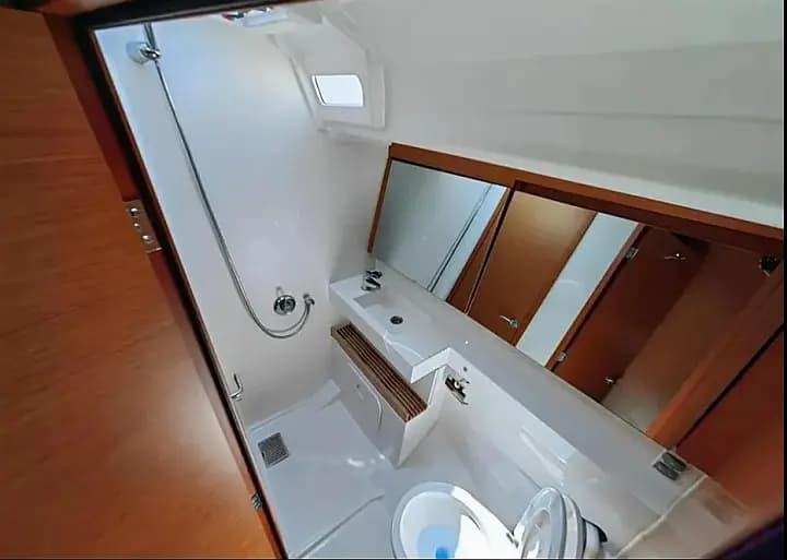 Sun Odyssey 440 in Athens / Alimos Marina - Photo 5