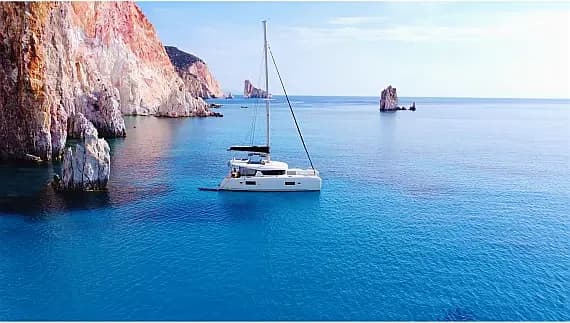 Lagoon 42 in Mykonos / Tourlos Marina - image 1