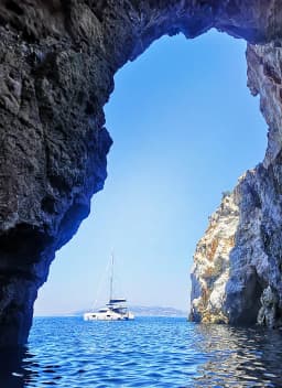 Lagoon 42 in Mykonos / Tourlos Marina thumbnail 9