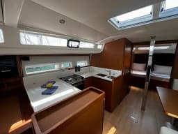 Sun Odyssey 440 in Pula / Marina Polesana thumbnail 10