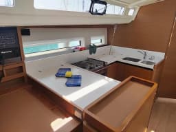 Sun Odyssey 440 in Pula / Marina Polesana thumbnail 19