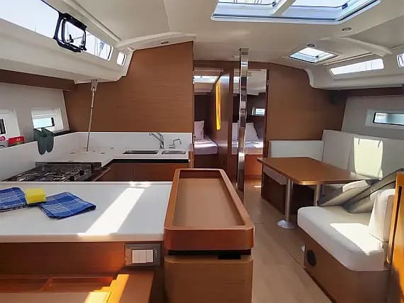Sun Odyssey 440 in Pula / Marina Polesana - Photo 3
