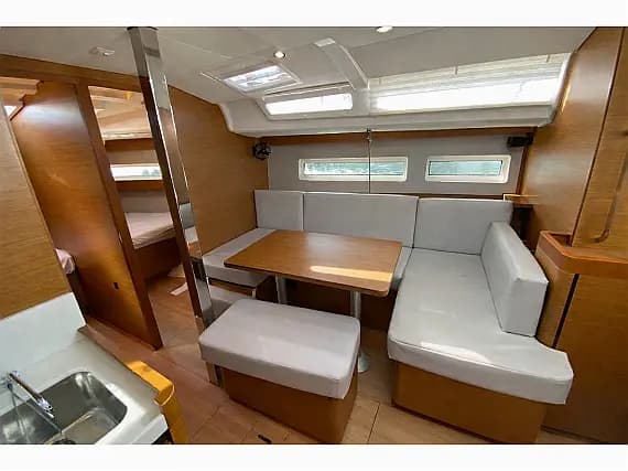 Sun Odyssey 440 in Rome / Marina di Nettuno - Photo 3