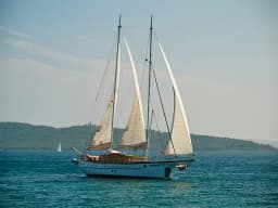 Gulet in Kaštel Gomilica / Port Kaštilac thumbnail 10
