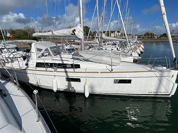 Oceanis 38 in Arzon / Port du Crouesty - Photo 1