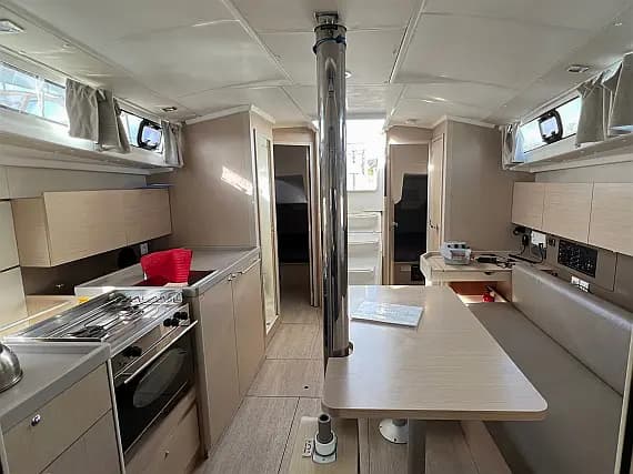 Oceanis 38 in Arzon / Port du Crouesty - Photo 3