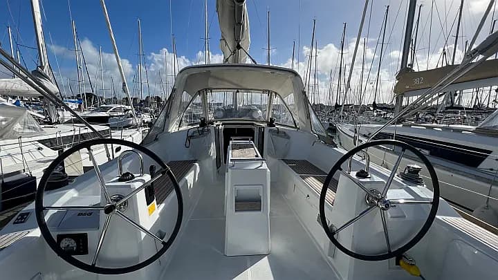 Oceanis 38 in Arzon / Port du Crouesty - Photo 4