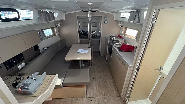Oceanis 38 in Arzon / Port du Crouesty - Photo 5
