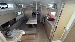 Oceanis 38 in Arzon / Port du Crouesty thumbnail 4