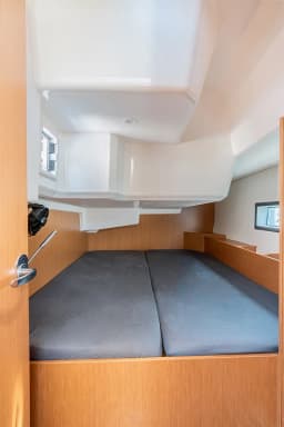 Bavaria C42 in Rhodes New Marina thumbnail 17
