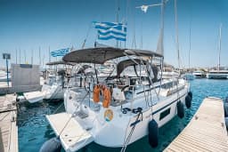 Bavaria C42 in Rhodes New Marina thumbnail 8