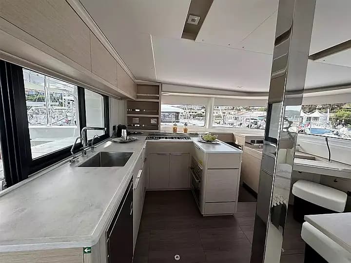 Lagoon 46 in Salerno / Marina d'Arechi - Photo 5