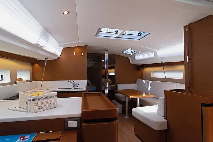 Sun Odyssey 440 in Split / ACI Marina Split - Photo 4