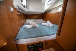 Sun Odyssey 410 in Lefkada / Nydri / Hotel Armonia thumbnail 10