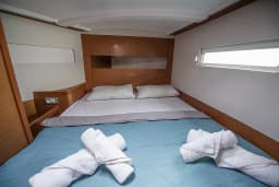 Sun Odyssey 410 in Lefkada / Nydri / Hotel Armonia thumbnail 7