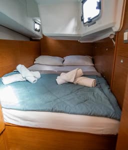 Sun Odyssey 410 in Lefkada / Nydri / Hotel Armonia thumbnail 9